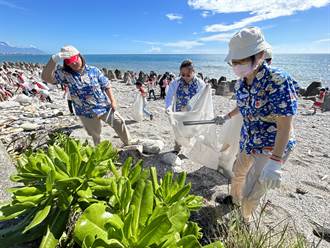 遠雄海洋公園邀百人淨灘 清出315公斤海洋垃圾