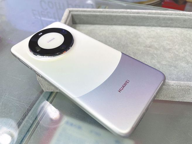 华为不只Mate60 Pro旗舰手机讯问度超高，星闪技术未来更能促进万物互联，延伸到平板、汽车等。（图／中新社）