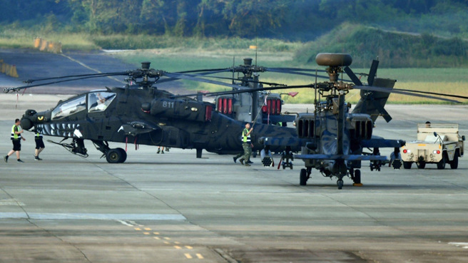 「虎斑鲨嘴」阿帕契因缘涂装的鲨嘴太显眼险遭禁止陈展。(航迷提供)