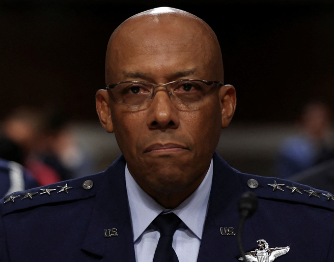 美国联邦参议院今天表决通过将领布朗（Charles Brown，见图）出任参谋首长联席会议（JCS）主席人事案，他将成为美国最高阶军官，也是第2位担任这职位的非裔军官。（路透）