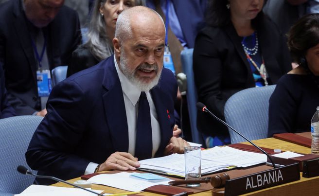 俄国驻联合国大使在联合国安全理事会特别会议上，强力反对乌克兰总统发言，此事被轮值主席国阿尔巴尼亚总理拉玛藉机嘲讽。（图/路透社）