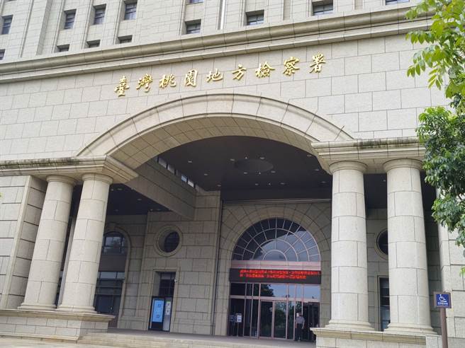 桃园市仲毅农产品公司涉将进口蛋与国产蛋混合的液蛋标示为台湾，桃园地检署检察官18日已经分「他」案调查，朝「商品虚偽标记」等罪侦办。（赖佑维摄）