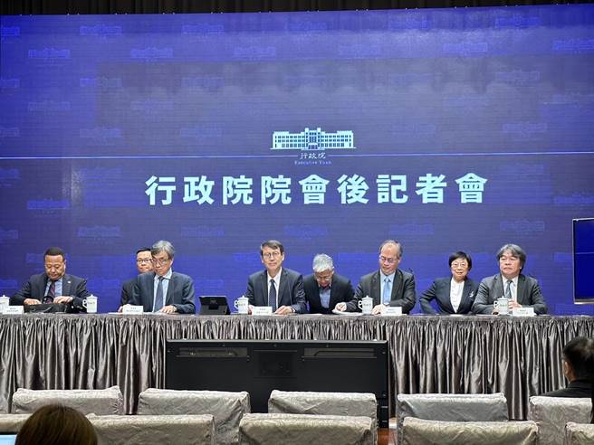 行政院会21日通过内政部《国籍法》部分条文修正草案。（黄婉婷摄）