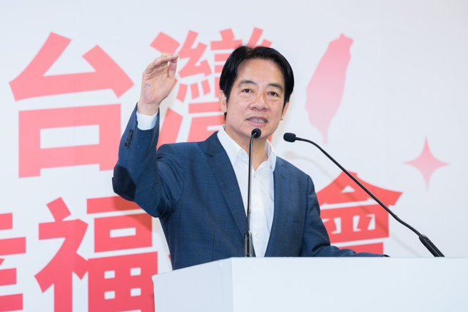 民进党总统参选人赖清德(见图)21日出席「国家希望工程」国政愿景发表会，推出「长照3.0」，打造健康台湾及乐龄幸福社会。赖表示，未来将提升长照服务员的薪资，持续强化社区医疗。 (郭吉铨摄）