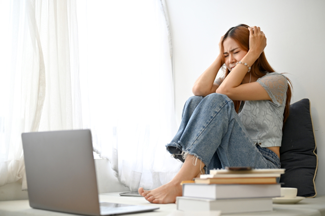 双鱼座、巨蟹座、处女座天生爱胡思乱想，导致自己总是身心俱疲。（示意图／Shutterstock）