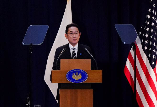 在美国参加联合国大会的岸田今天表示，持续要求中国做出负责任的行动并对话，「在共同的课题上合作」，希望透过各种层级密切交换意见。(图/ 路透社)