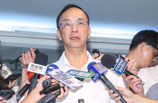 国民党主席朱立伦21日出席该党立法实务研讨会，针对进口蛋争议，他表示，前农业部长陈吉仲虽已请辞，但国民党仍会结合所有在野的力量，站在民眾的角度追究到底，并且要做到彻底改革，避免类似事件再度发生。（粘耿豪摄）