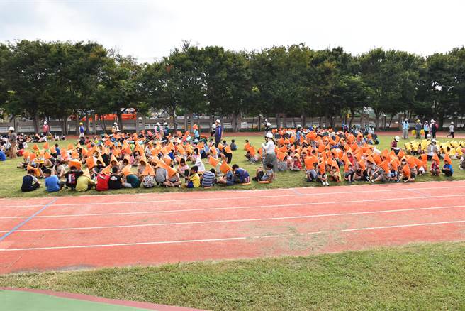 921国家防灾日，苗栗县头份市新南国小学童演练疏散逃生。（谢明俊摄）