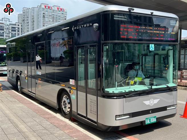 为落实2030年公车全面电动化目标，环境部于9月21日公告「补助电动大客车营运作业要点」，拟在未来8年编列190亿元预算。（报系资料照）