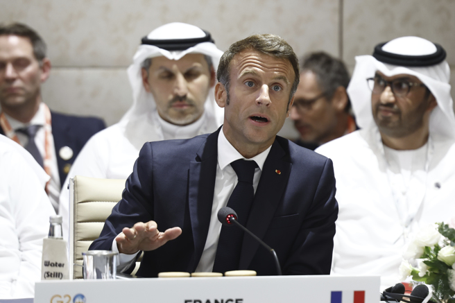 法国总统马克宏（Emmanuel Macron）和政府部会首长毫不掩饰地说，希望确保现金补助不会流入中国车厂之手。(图/ 美联社)
