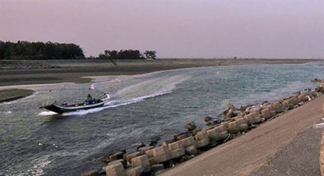 鹿耳门溪出海口淤砂严重，台南市争取中央经费清淤。（台南市政府提供／程炳璋台南传真）