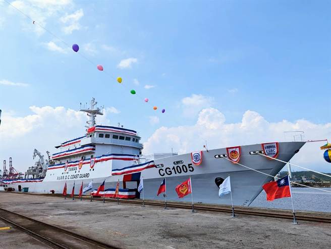 台船基隆厂21日举行1000吨级巡防救难舰连江舰的下水典礼。（张志康摄）