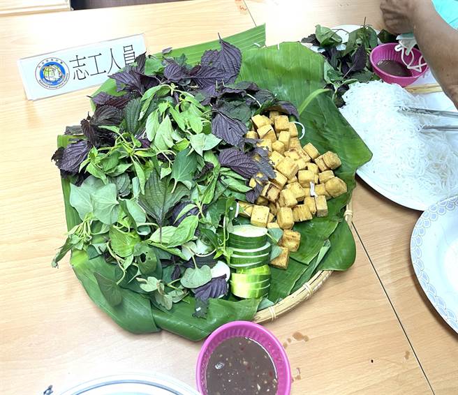 移民署南区事务大队台东县服务站及专勤队表扬志工及通译人员，同时举办「多元文化异国美食飨宴活动」。（移民署南区事务大队台东县服务站提供／蔡旻妤台东传真）