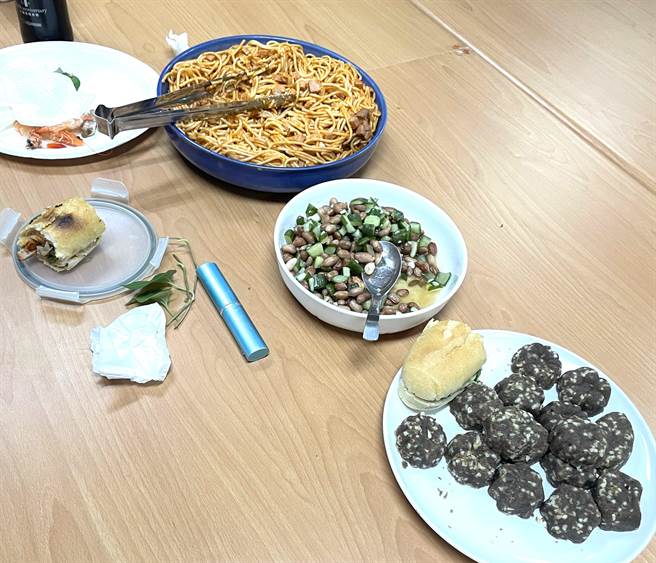 移民署南区事务大队台东县服务站及专勤队表扬志工及通译人员，同时举办「多元文化异国美食飨宴活动」。（移民署南区事务大队台东县服务站提供／蔡旻妤台东传真）