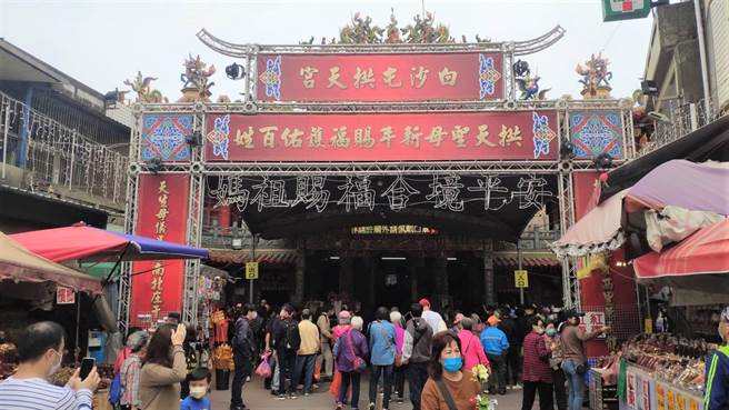 白沙屯拱天宫为庆祝今年建庙160周年，将在9月29日、中秋节当天举办「慈晖映沙墩」活动。（李京升摄）