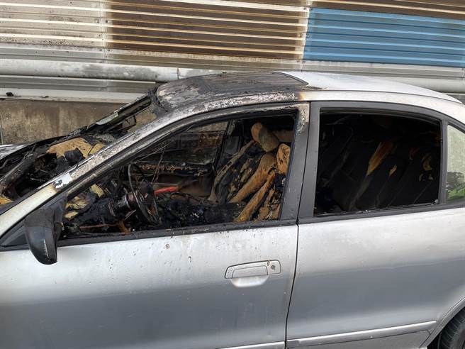 国道2号东向15.4公里大湳路段今下午发生一起火烧车事件。（国道警方提供／陈梦茹桃园传真）