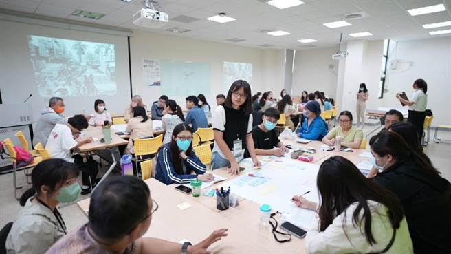 「屏新而论-屏东糖铁文化路径论坛」近日开跑，今年聚焦在探究糖业铁路的兴衰、故事，并将这些无形的文化记忆思考未来可能的应用。（翻摄画面／谢佳潾屏东传真）