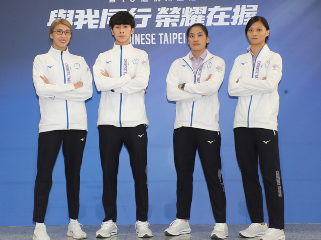 杭州亚运中华拳击队4金钗，黄筱雯（左起）、林郁婷、陈念琴、吴诗仪。（郑任南摄）