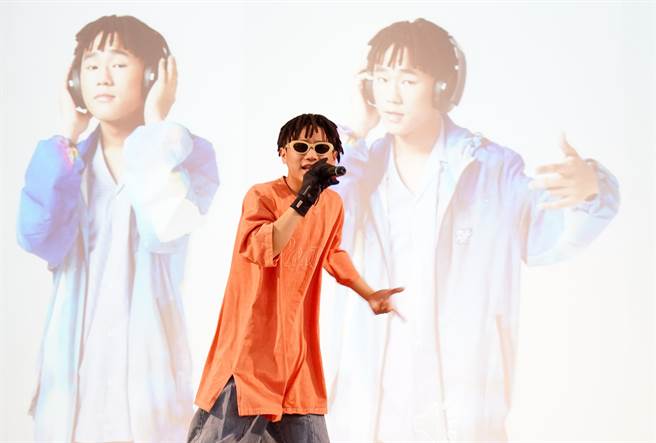 《人间条件八》日前前往彰化精诚中学进行校园宣传，青蛙一现身high翻全场师生。（张大鲁摄，绿光创艺提供／李欣恬台北传真）