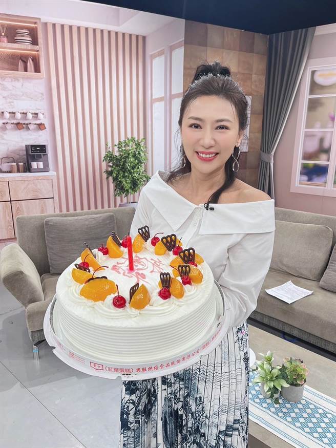 连静雯被惊喜庆生。（楠轩工作室提供）