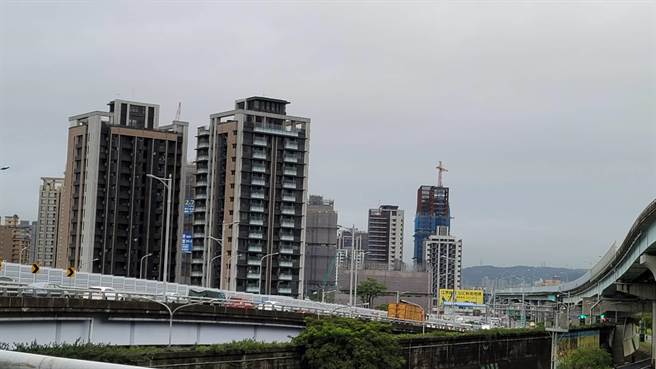 住商不動產企劃研究室執行總監徐佳馨表示，如今囤房稅2.0方案雖還須經立法院審議通過，但在預期心理下，房東會提早漲租金，將讓房租再度刷新歷史紀錄，且新屋租金會較老舊公寓漲更兇。（王莫昀攝）