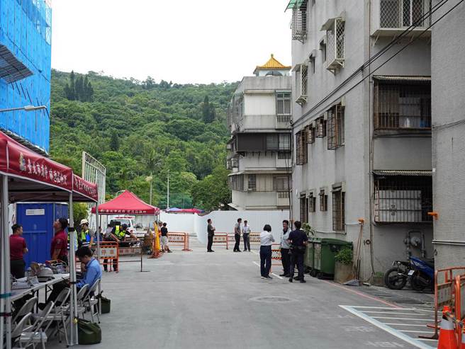 北市府安置基泰大直受灾户仅至22日，但居民担忧返家不安全，北市都发局承诺协调基泰继续安置。（本报资料照片）