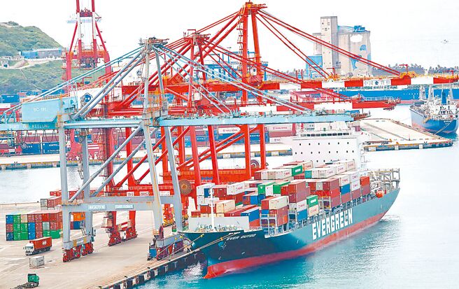 经济部20日公布8月外销订单统计，金额降至460.4亿美元，年减15.7％、为连续12个月负成长。图／本报资料照片