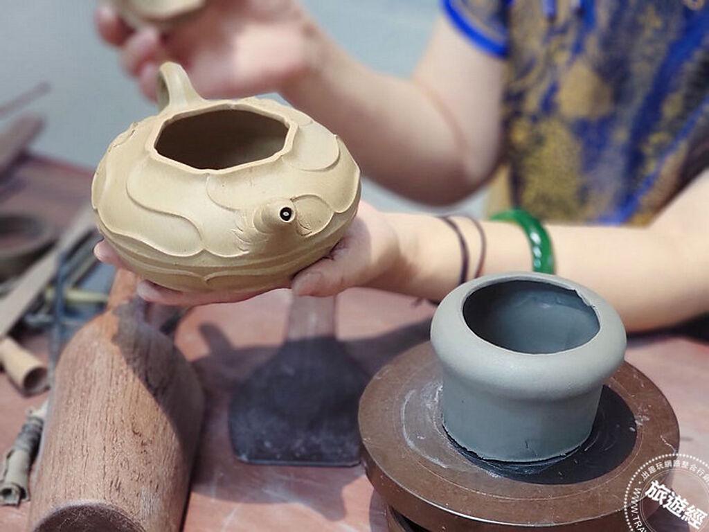 宜興陶瓷博物館規劃了紫砂壺DIY活動，在一對一的教導下體驗製壺樂。（攝影／水靜葳環遊世界366天）