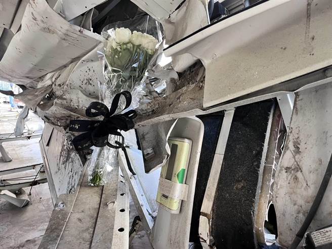 台铁普悠玛号罹难者家属重回事故车厢(家属提供)