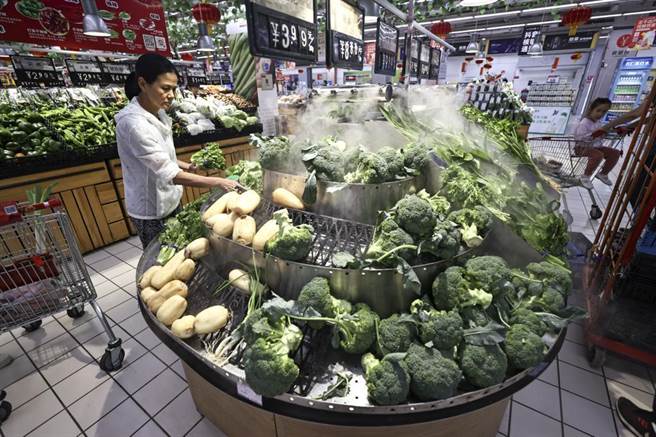 大陆国家统计局副局长盛来运称，随着经济稳定恢復，需求带动增强，以及拉低价格的短期因素影响消退，下阶段物价有望逐步回升。（摘自中新社）