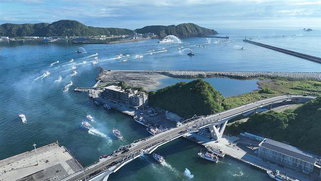 为期3天的兰阳妈祖文化节今天启航，船队从南方澳出发，抵达乌石港后开始陆巡遶境。（宜兰县政府提供／李忠一宜兰传真）