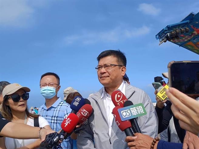 经济部次长兼台电代理董事长曾文生22日表示，中佳机组预计商转隔年，将减煤100万公吨以上，台中电厂年燃煤总量会降至1100万公吨以下。（陈淑娥摄）