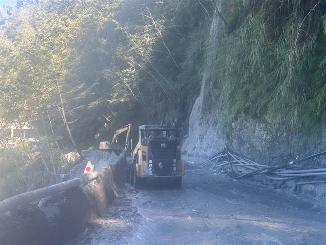 台20线155.1k灾情抢修。（关山工务段提供／蔡旻妤台东传真）
