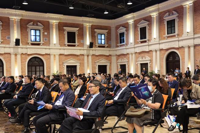 第4届海峡两岸大学校长论坛21日在吉林长春举办，来自两岸近80余所大学的领导层与专家学者与会。（照片由主办单位提供）
