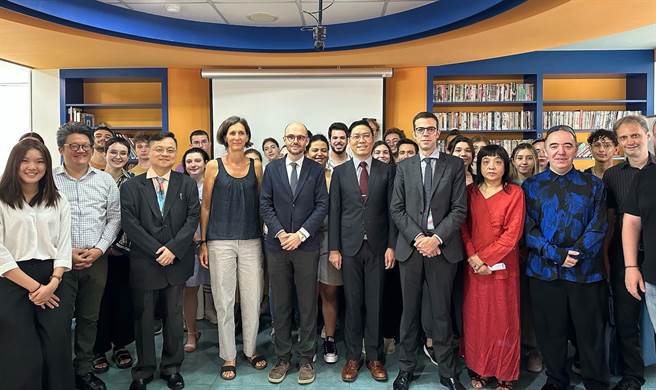 「台法外语实习生交流计画」启动，今年双方各别互派21位实习生前往各自国家，将前往台法两国高中、中小学展开语言与文化教学，深耕未来双边交流的种子。(教育部提供／李侑珊台北传真)