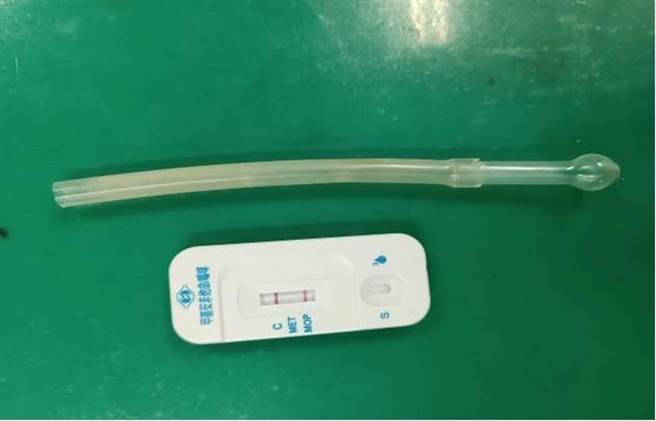 警方查获安非他命及吸食器等赃证物。（翻摄照片／林郁平台北传真）