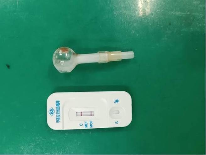 警方查获安非他命及吸食器等赃证物。（翻摄照片／林郁平台北传真）