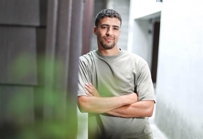 《荣耀之路》主演法国男星沙伊恩布曼丁大讚台湾生活让他很快乐。（陈俊吉摄）