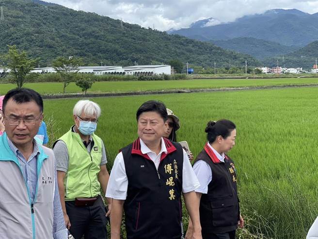 国民党立委傅昆萁表示，行政院和农业部都告诉我们下一季就有蛋可以吃了，结果因为我们国家不作为，刻意制造因果关系让国家蛋不足，他们才能上下其手，才能从巴西进口不良品质的坏蛋，一个国家竟然成为犯罪集团，政府不只是生病，还是犯罪的温床。（摘自傅崑萁粉丝专页）