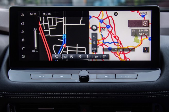 原厂导航功能，提供交通路况与路线指引。（陈大任摄）