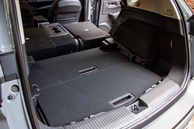 后座椅向前打平，可提供平整的载物机能。（陈大任摄）