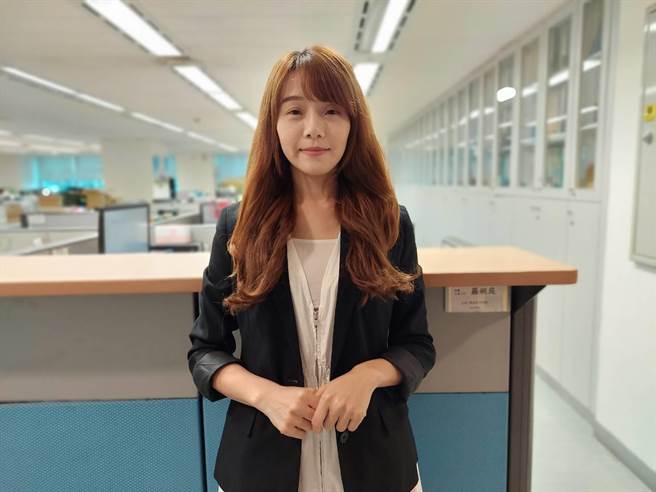 新北市府副发言人罗婉庭今回应，执政党不只带头「混蛋」，还漠视食安、转移焦点。（陈慰慈摄）