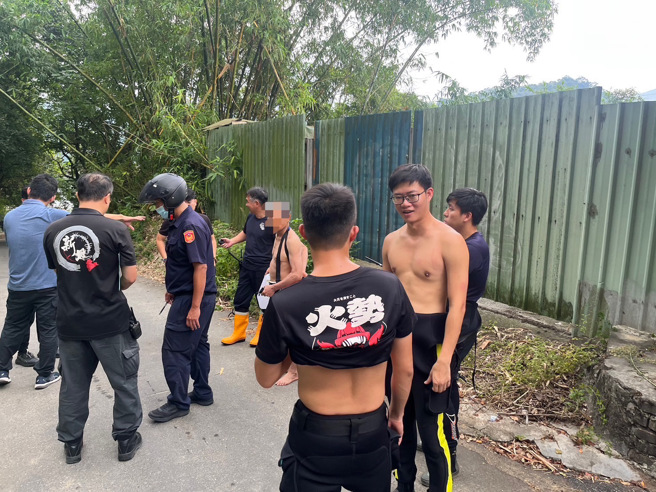 新北市新店青潭堰日前发生遭民眾遭水流冲走。（图／警方提供）