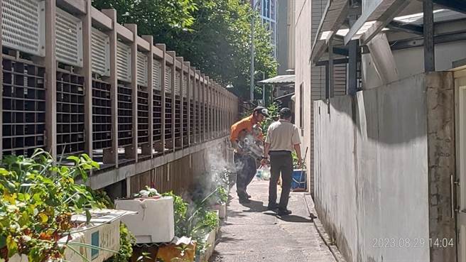 埔里镇也沦陷，18日出现3起登革热病例，埔里镇公所派员加强环境清消及家户宣导。（埔里镇公所提供／杨静茹南投传真）