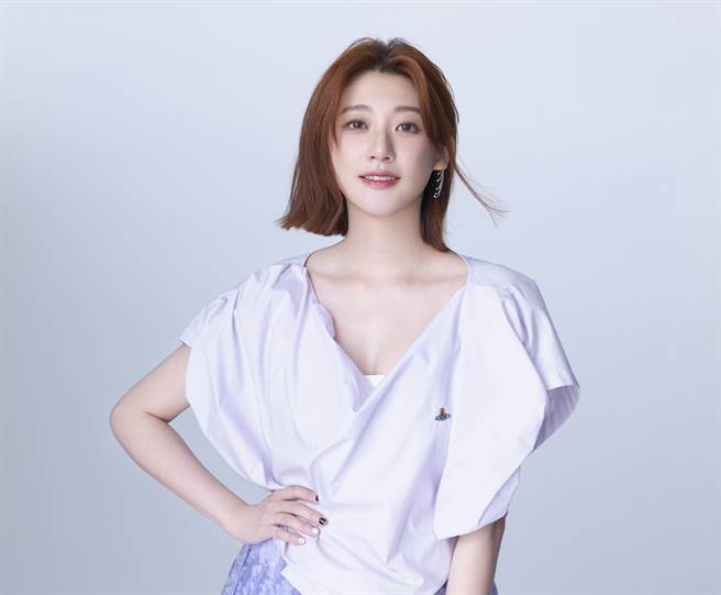 林逸欣新专辑《坠》推出后好评不断。（鑫羽工作室提供）