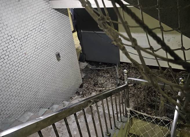 北市万华和平西路三段某大楼22日清晨火警。（游定刚拍摄）