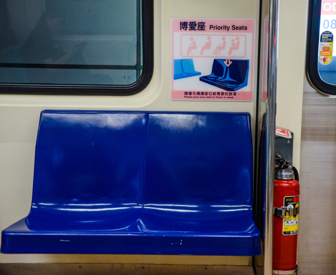 作家李昂為了捷運博愛座讓座議題，引發民眾熱議。（示意圖／shutterstock）