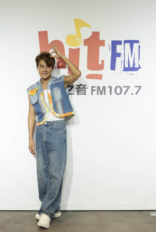 吴克群近期推出新专辑，22日受邀出席电台活动。（Hit Fm联播网提供）