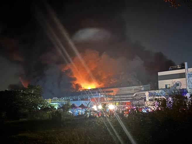 屏東加工出口區高爾夫球代工廠「明揚國際」22日驚傳爆炸。（林和生攝）