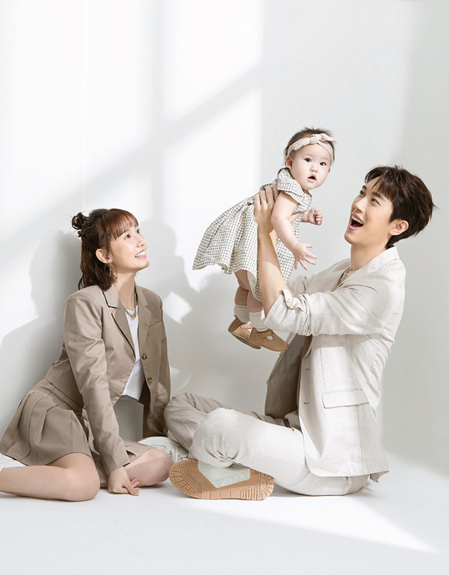 粿粿5月在社群宣告女儿小粿酱是千分之三机率的听损宝宝，字里行间能感受到身为母亲的那份心疼与坚毅，是甜美以外，一种为母则强的勇敢、坚强。（图／婴儿与母亲提供）